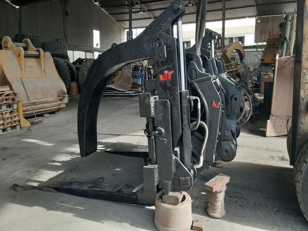 WHEEL LOADER - FORK ATTACHMENT